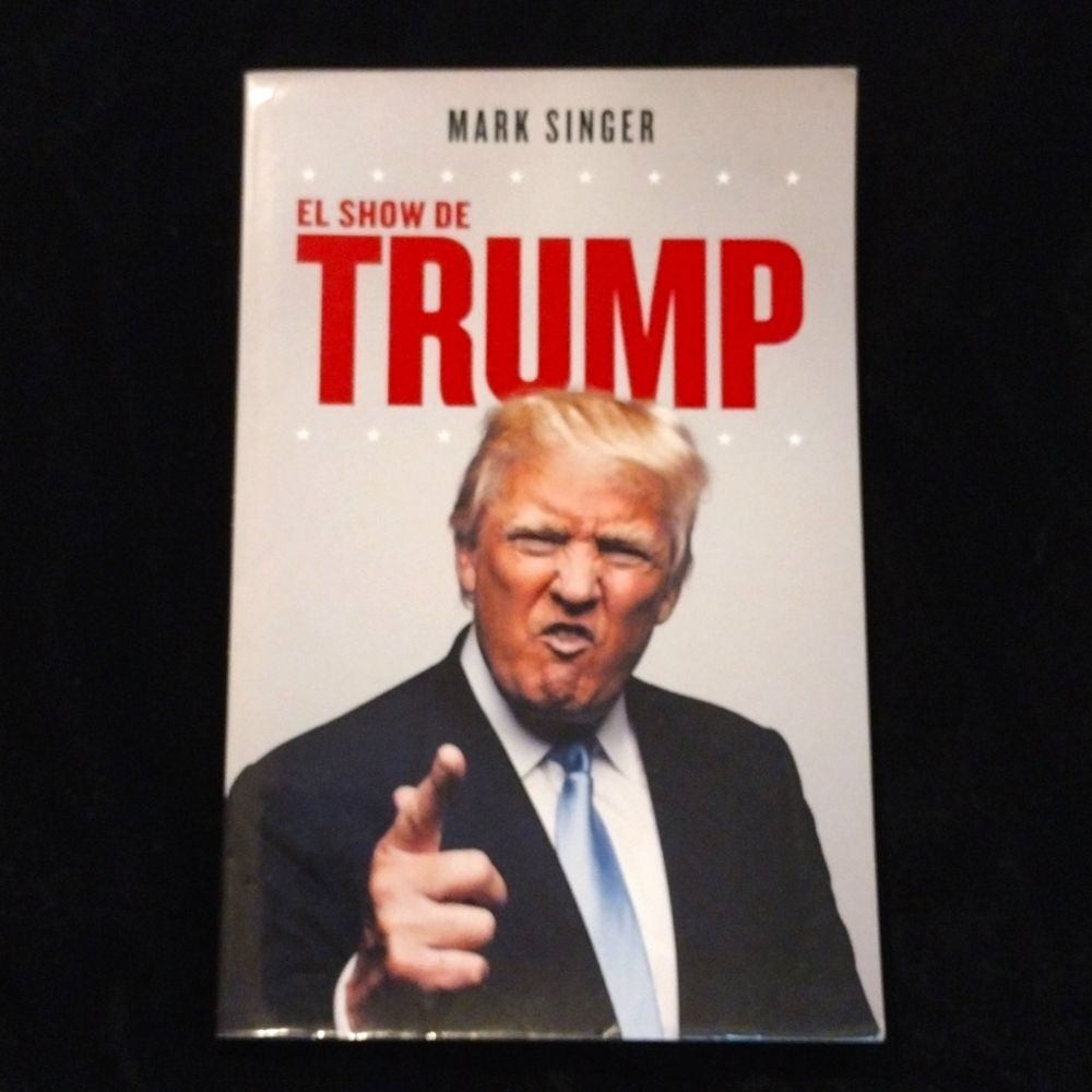El Show de Trump Book in Spanish
